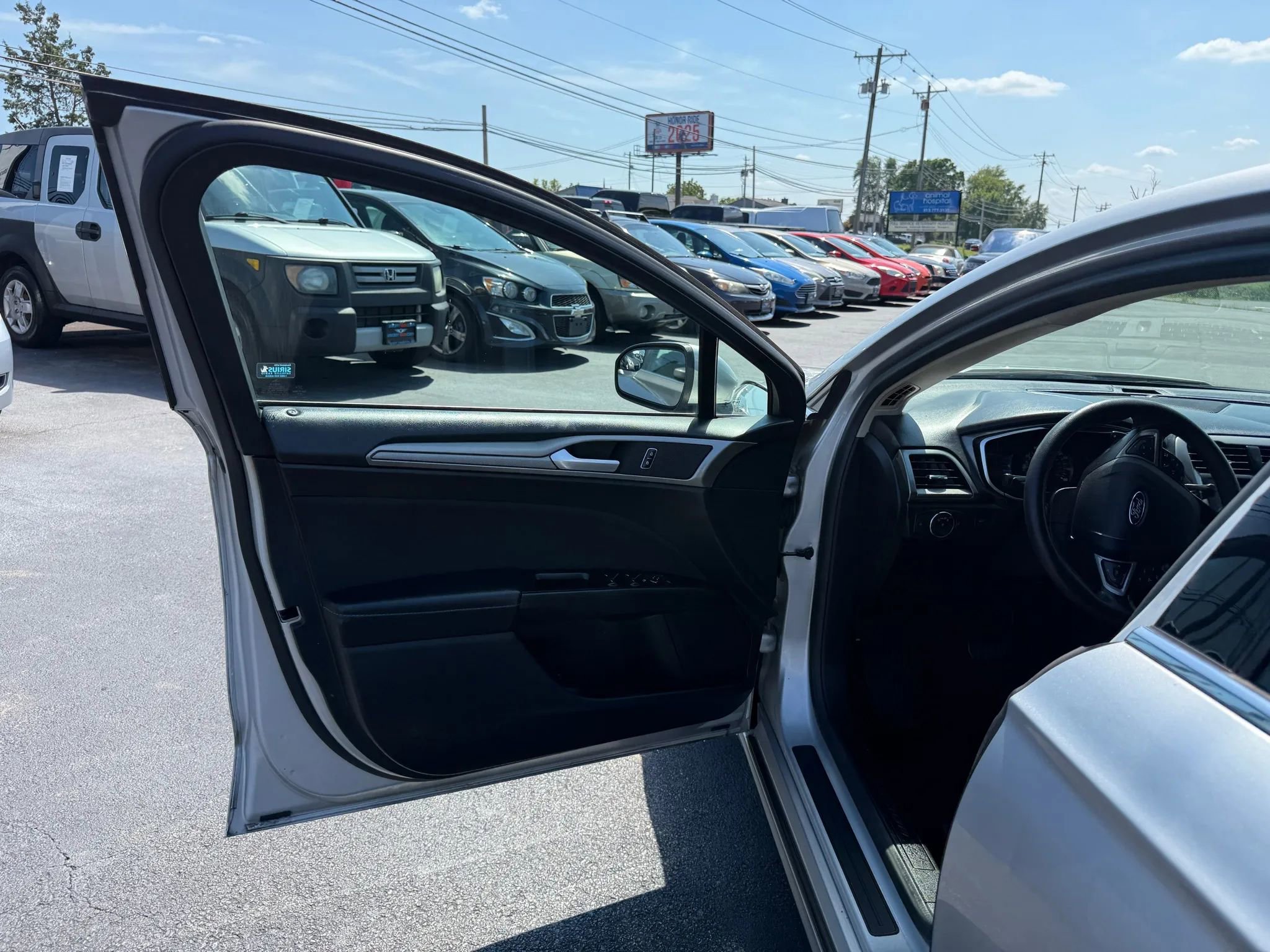 Used 2017 Ford Fusion SE w/ Fusion SE Technology Package image 33