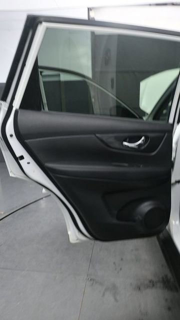 Used 2019 Nissan Rogue SV AWD/4WD image 16