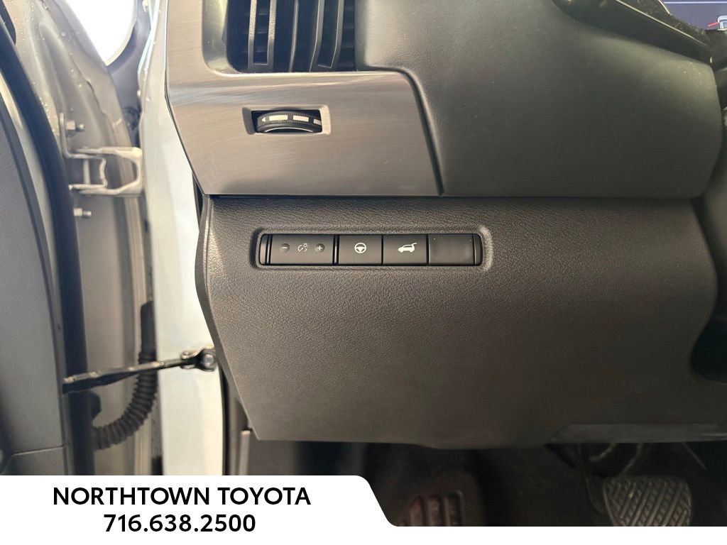 Used 2023 Nissan Pathfinder SL w/ Black Appearance Package image 14