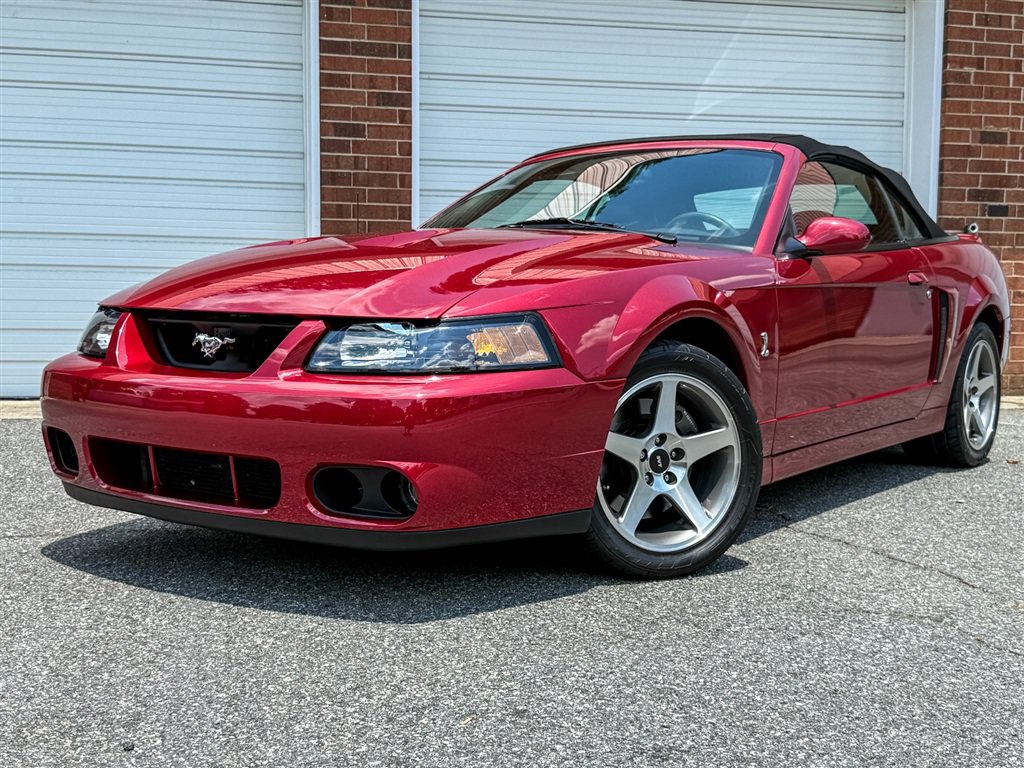 Used 2004 Ford Mustang Cobra RWD image 2