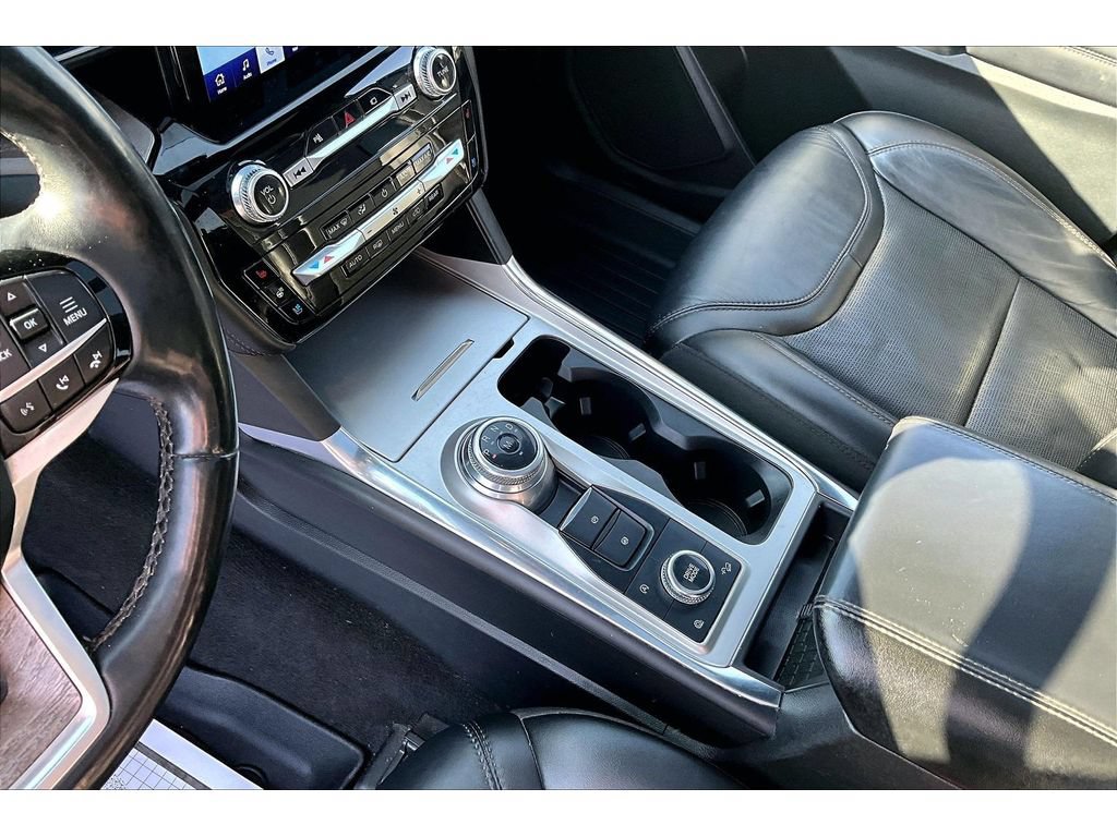 Used 2022 Ford Explorer Platinum w/ Equipment Group 601A AWD/4WD image 19