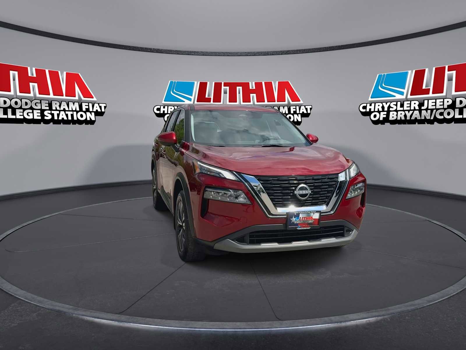 Used 2023 Nissan Rogue SV image 2