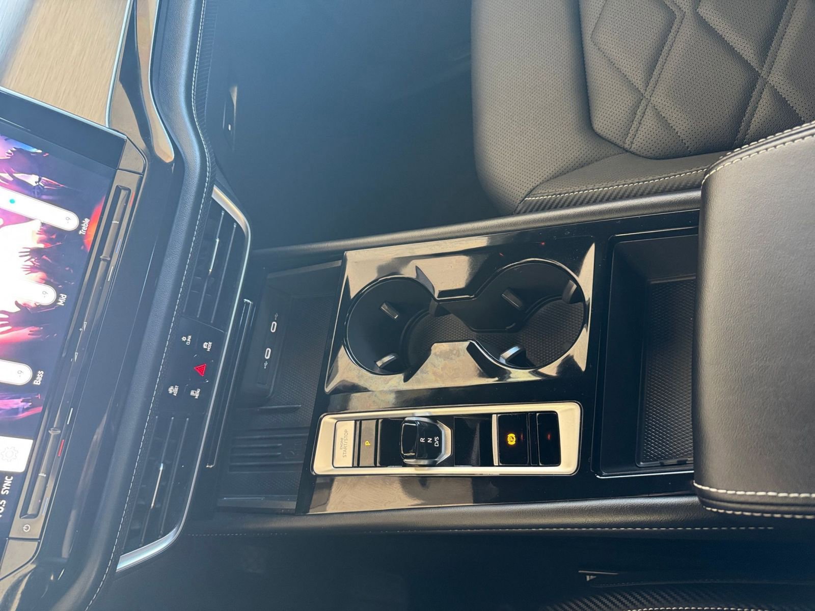 Used 2025 Volkswagen Atlas Cross Sport SE image 43