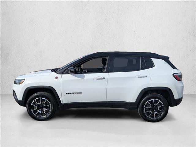 Used 2024 Jeep Compass Trailhawk AWD/4WD image 9