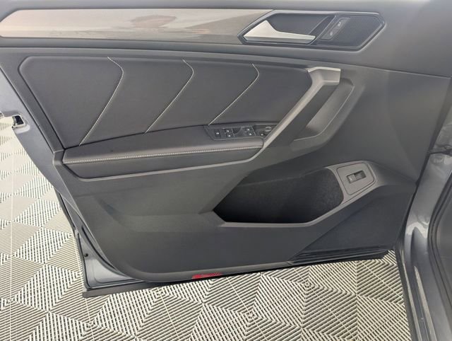 Used 2024 Volkswagen Tiguan SE image 10