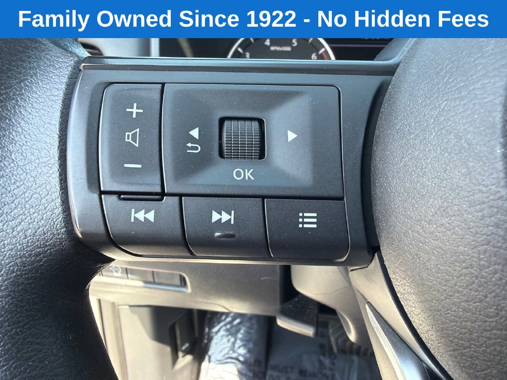 Used 2024 Nissan Rogue S AWD/4WD image 24