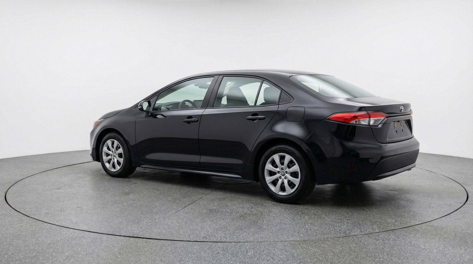 Used 2025 Toyota Corolla LE FWD image 6