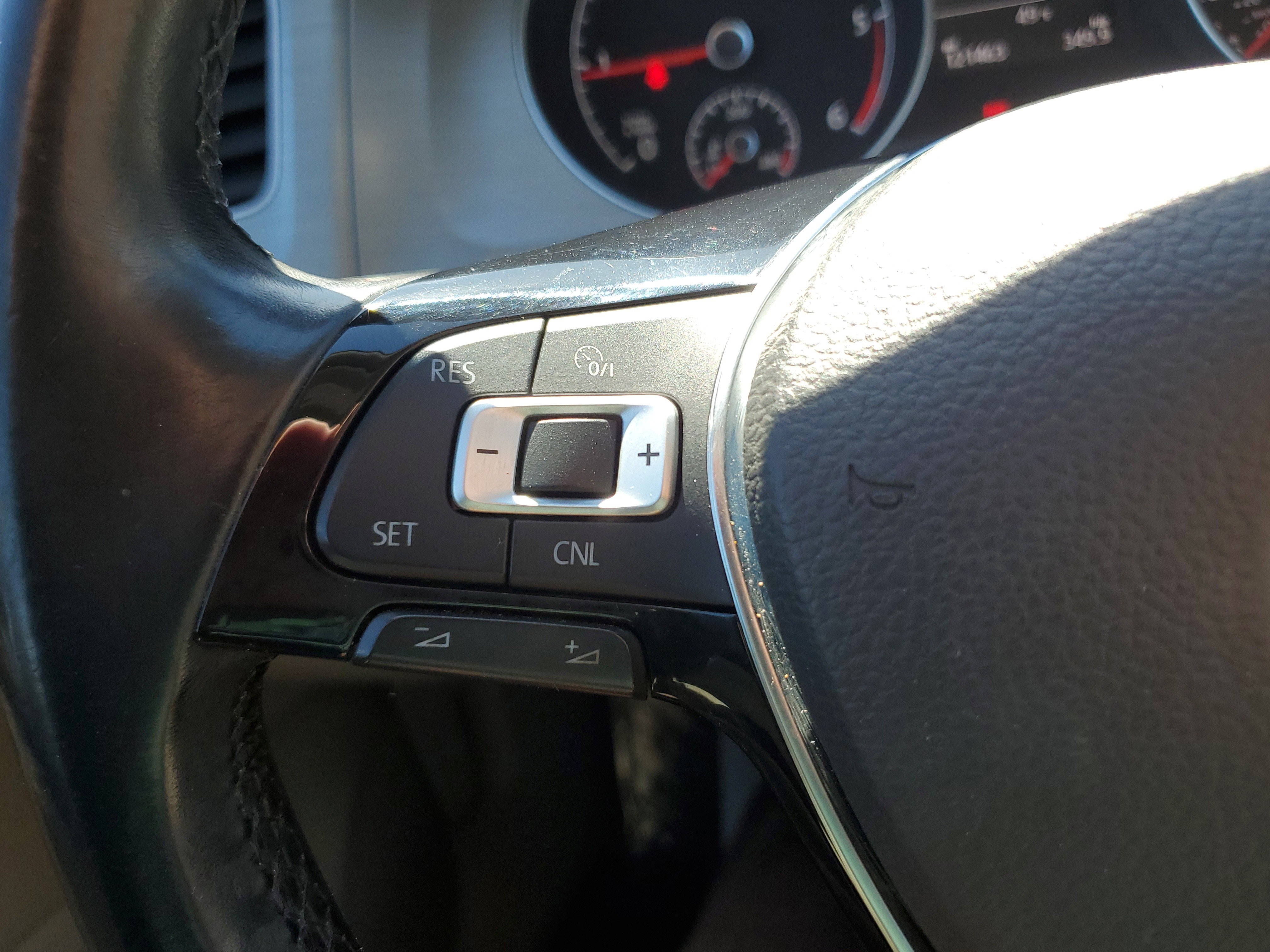 Used 2015 Volkswagen Golf TDI S image 19