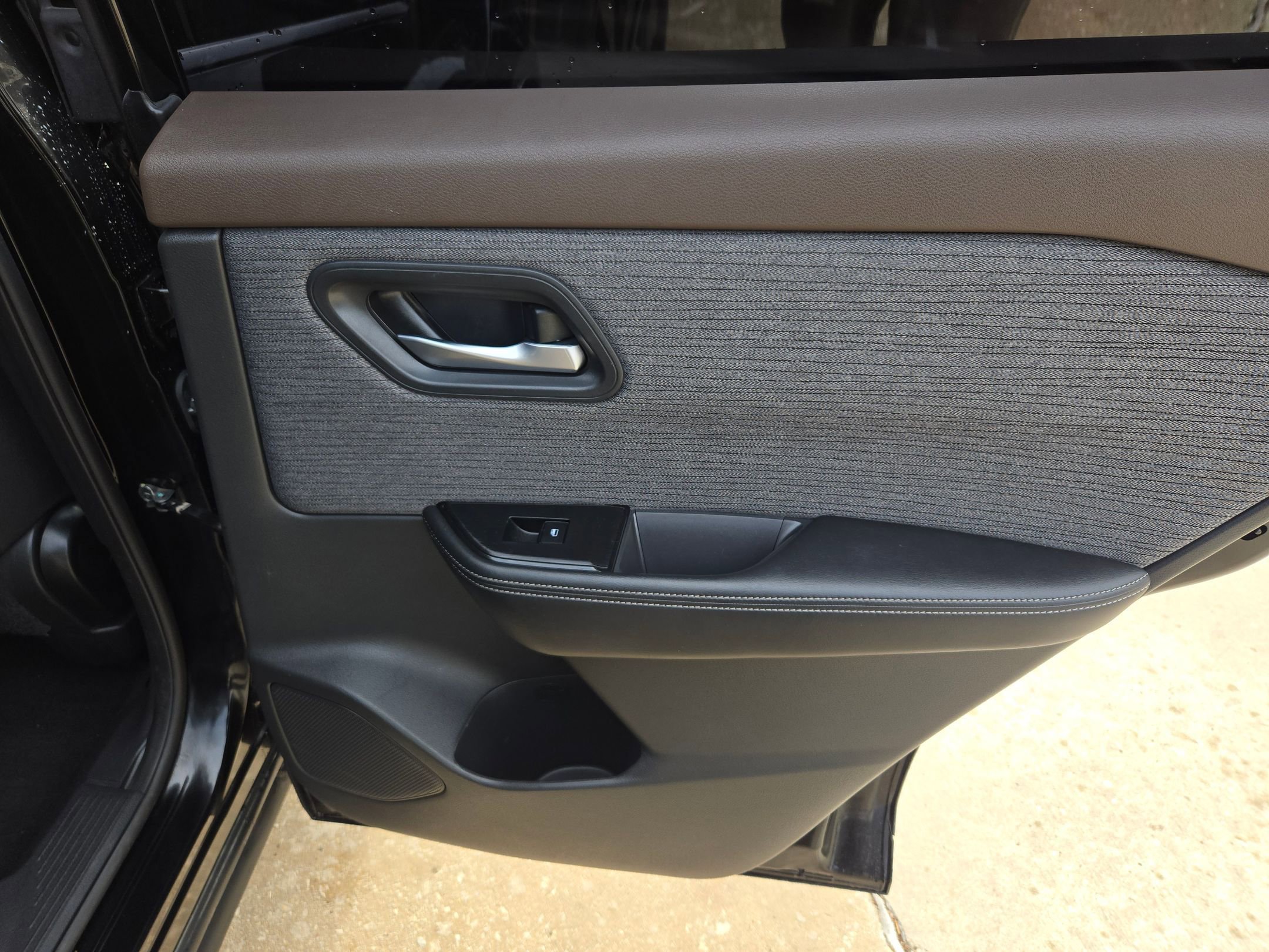 Used 2022 Nissan Rogue SV image 26