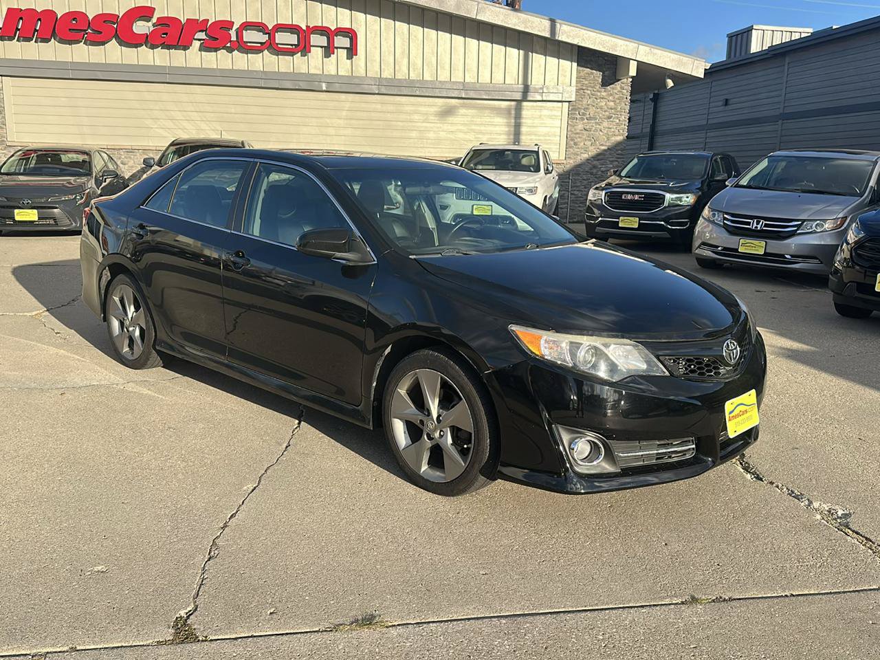 Used 2014 Toyota Camry SE FWD image 2