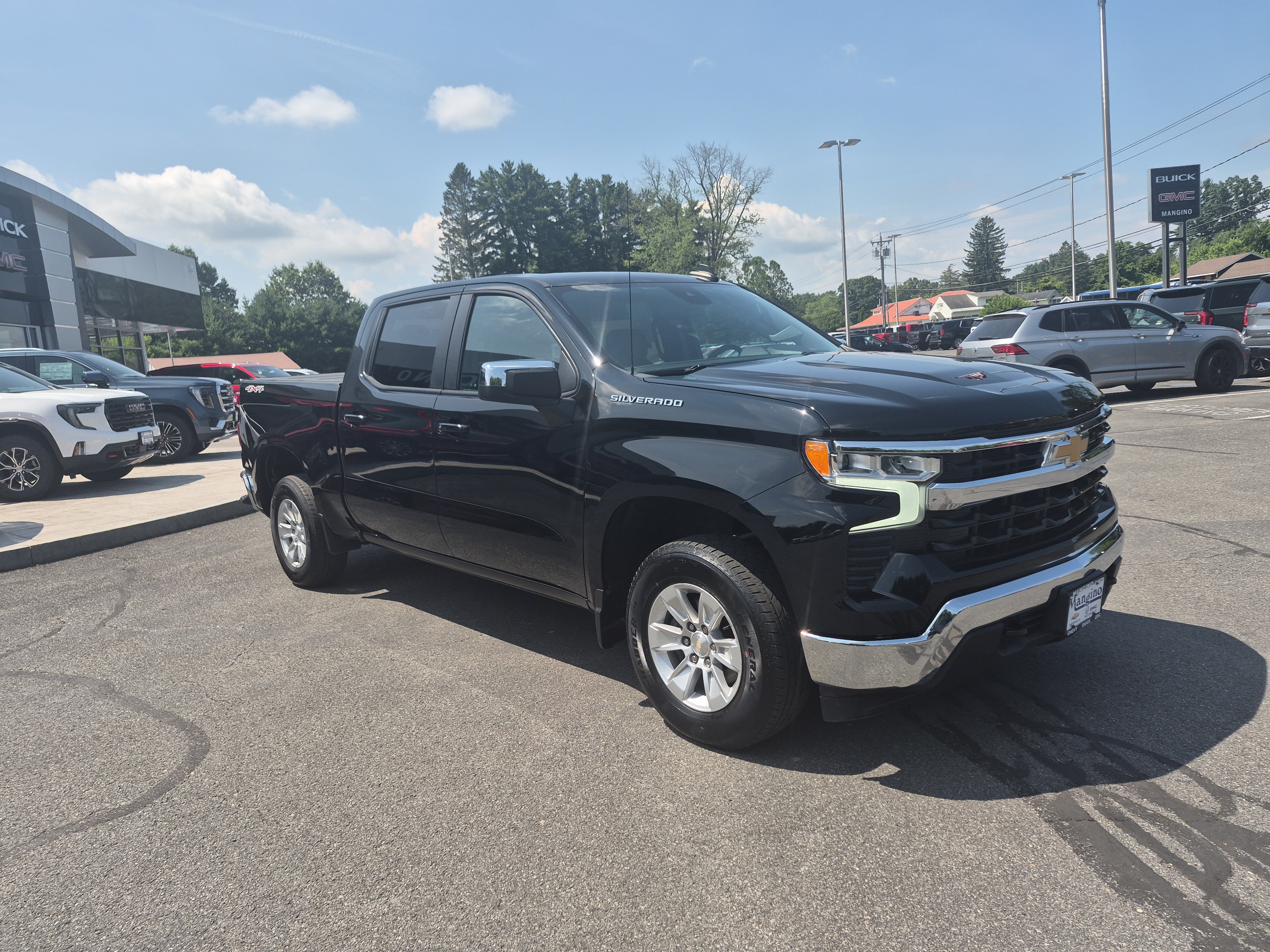 Used 2023 Chevrolet Silverado 1500 LT AWD/4WD image 7