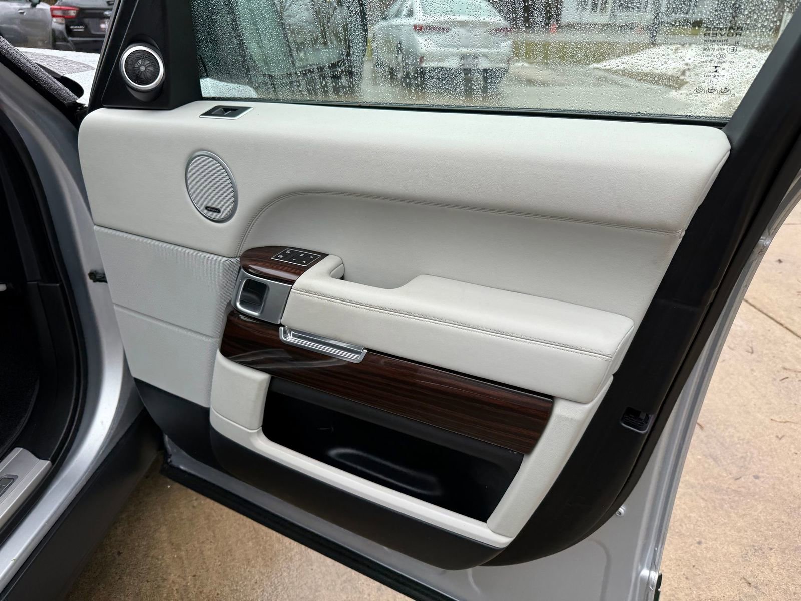 Used 2015 Land Rover Range Rover Long Wheelbase Supercharged image 32