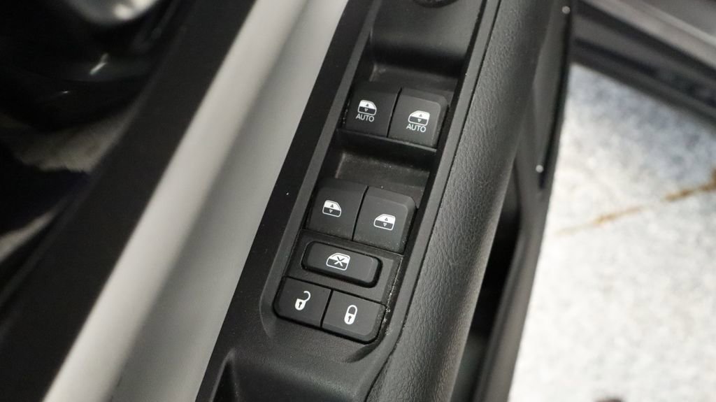 Certified 2022 Jeep Compass Limited image 31