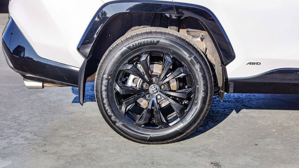 Used 2024 Toyota RAV4 SE image 12