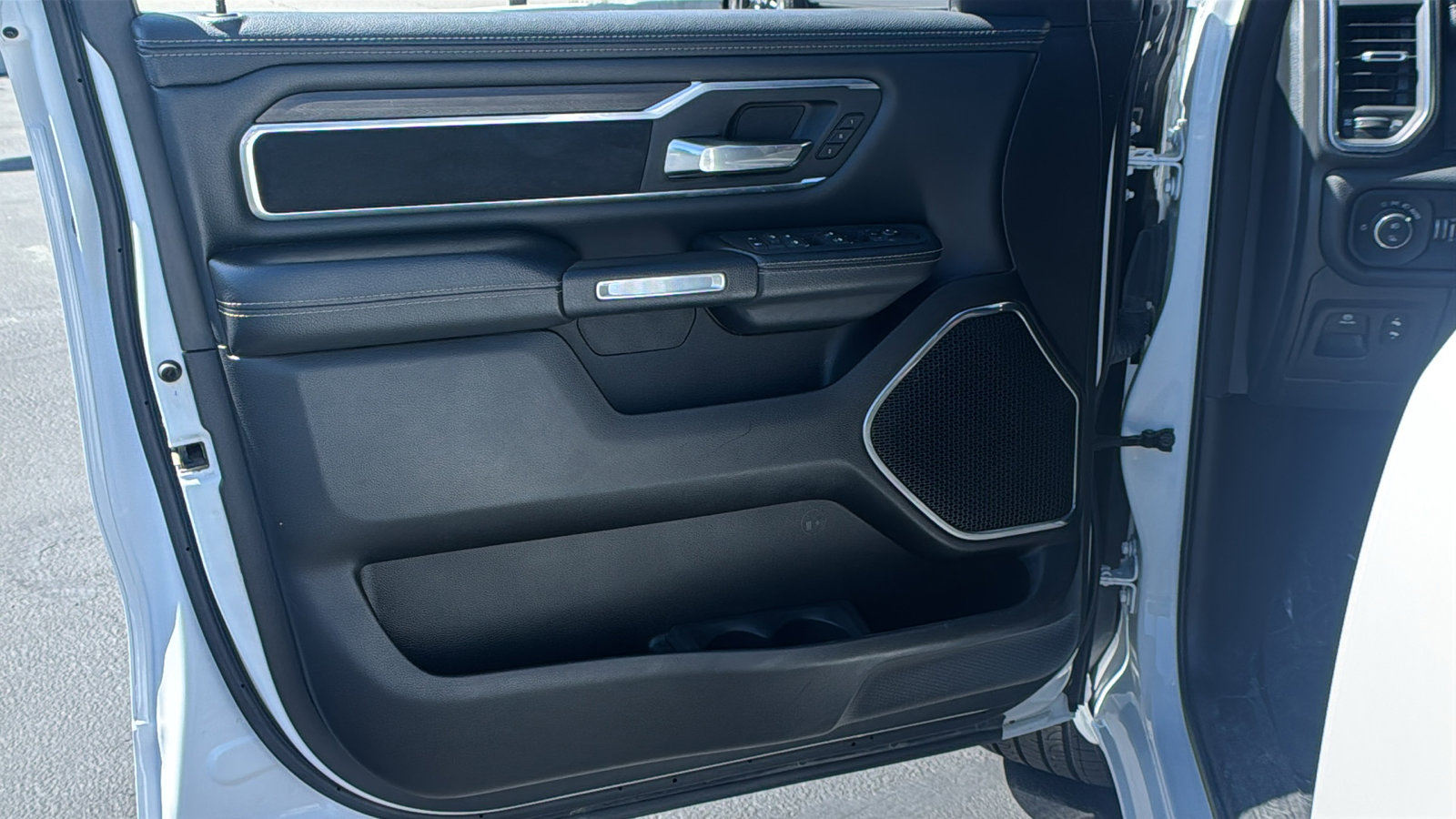 Used 2025 RAM 1500 Laramie AWD/4WD image 26