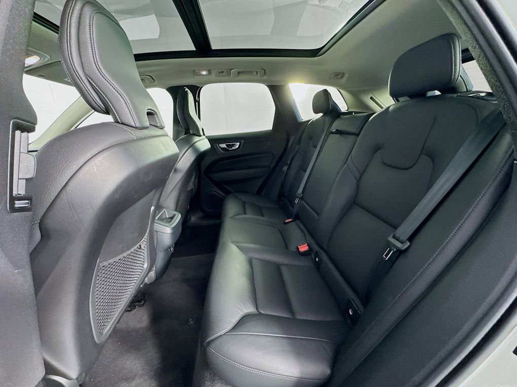 Used 2023 Volvo XC60 B5 Plus image 22