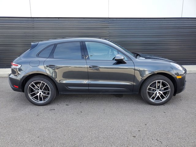 Used 2025 Porsche Macan image 8