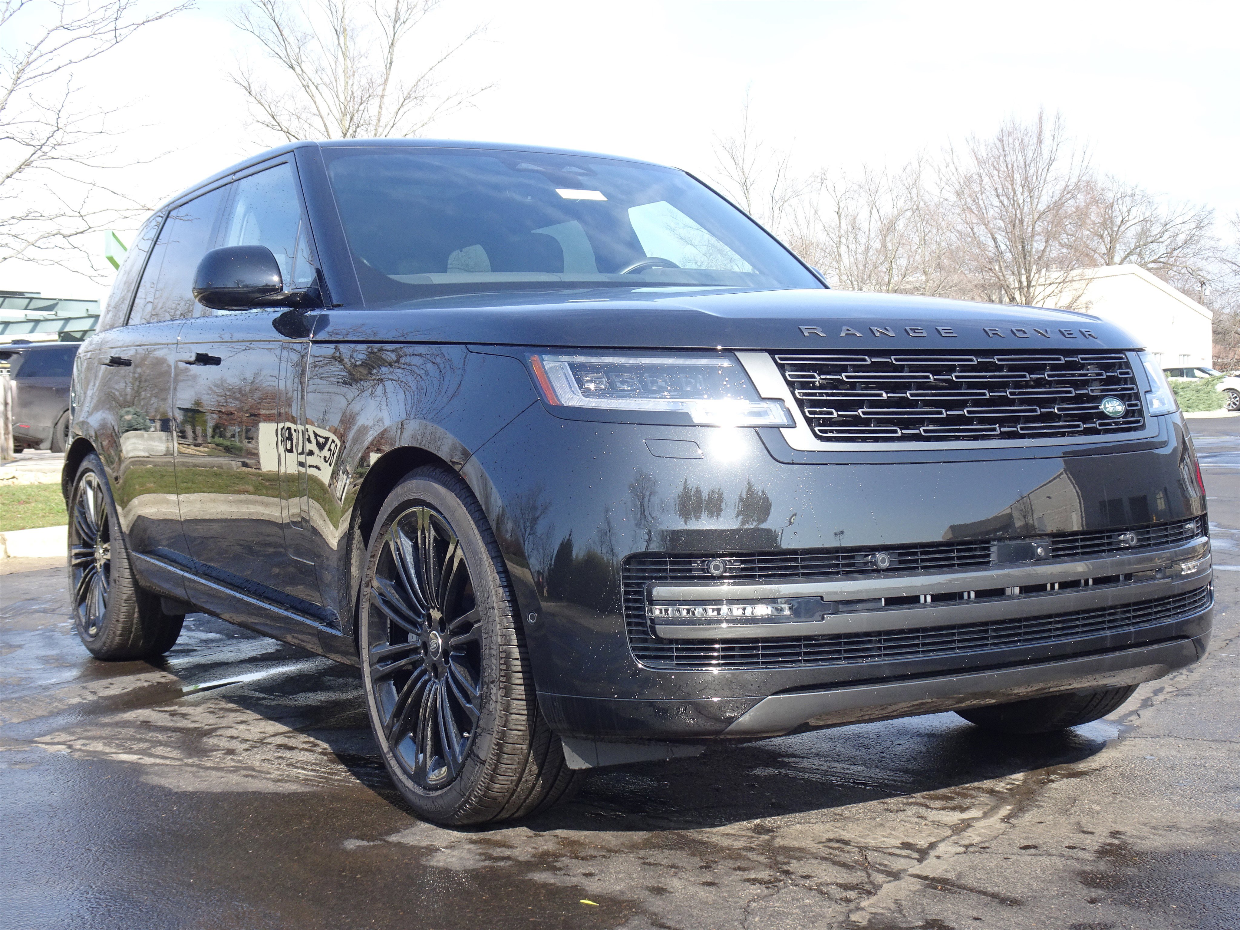 Certified 2025 Land Rover Range Rover SE image 11