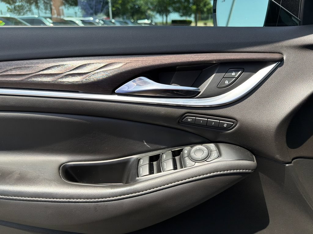 Used 2022 Buick Enclave Avenir w/ Avenir Technology Package AWD/4WD image 24