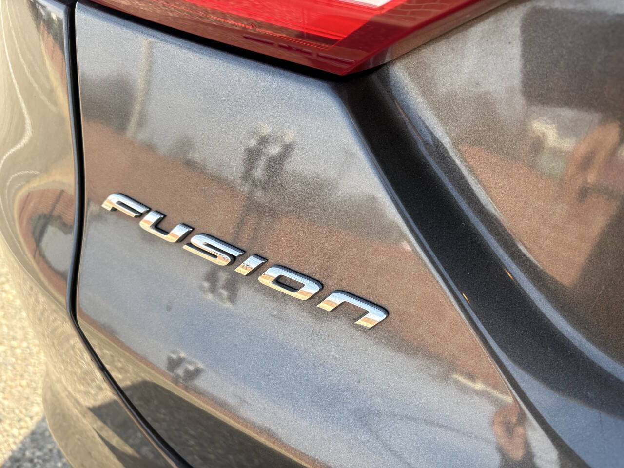 Used 2017 Ford Fusion SE w/ Fusion SE Technology Package FWD image 12