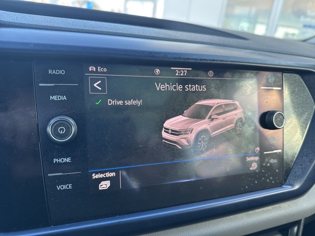 Certified 2022 Volkswagen Taos SE w/ Panoramic Sunroof Package image 17