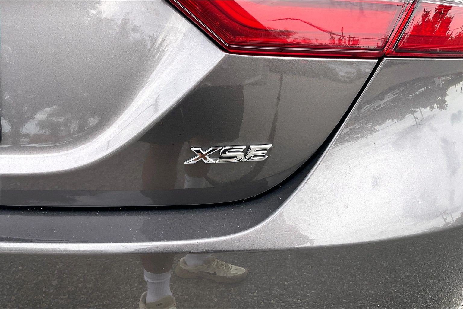 Used 2021 Toyota Camry XSE FWD image 10