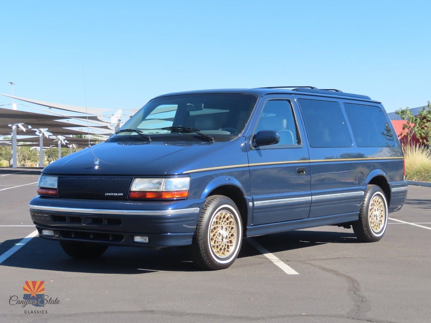 Used 1995 Chrysler Town & Country image 10