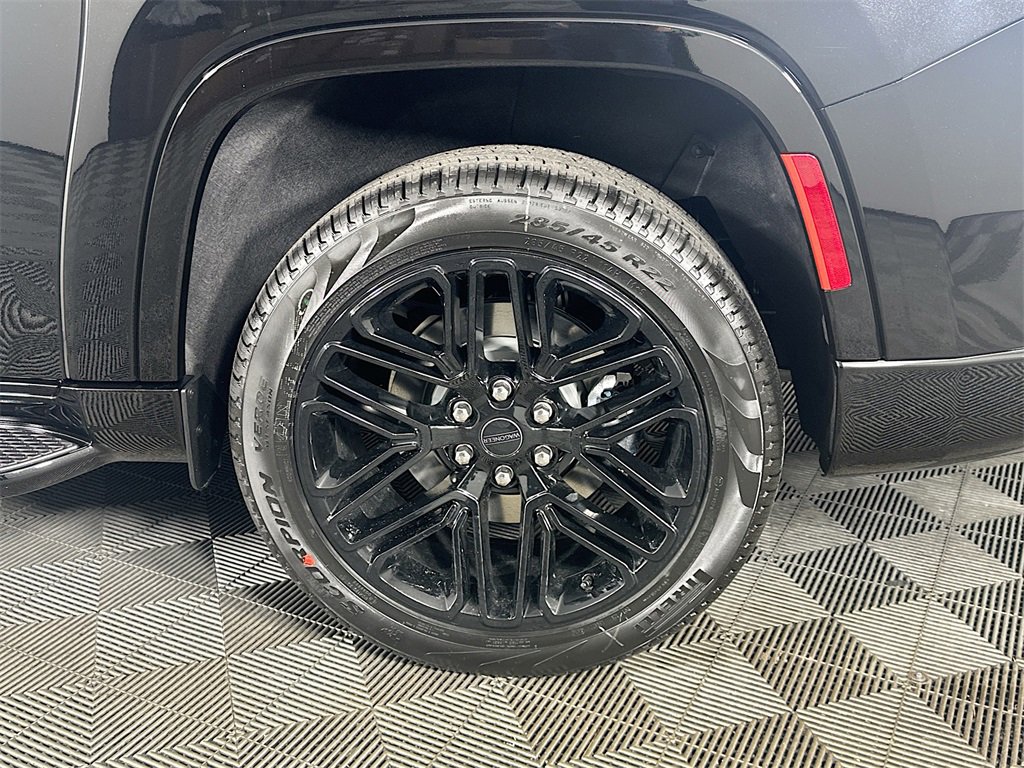 New 2025 Jeep Wagoneer L Series II image 17