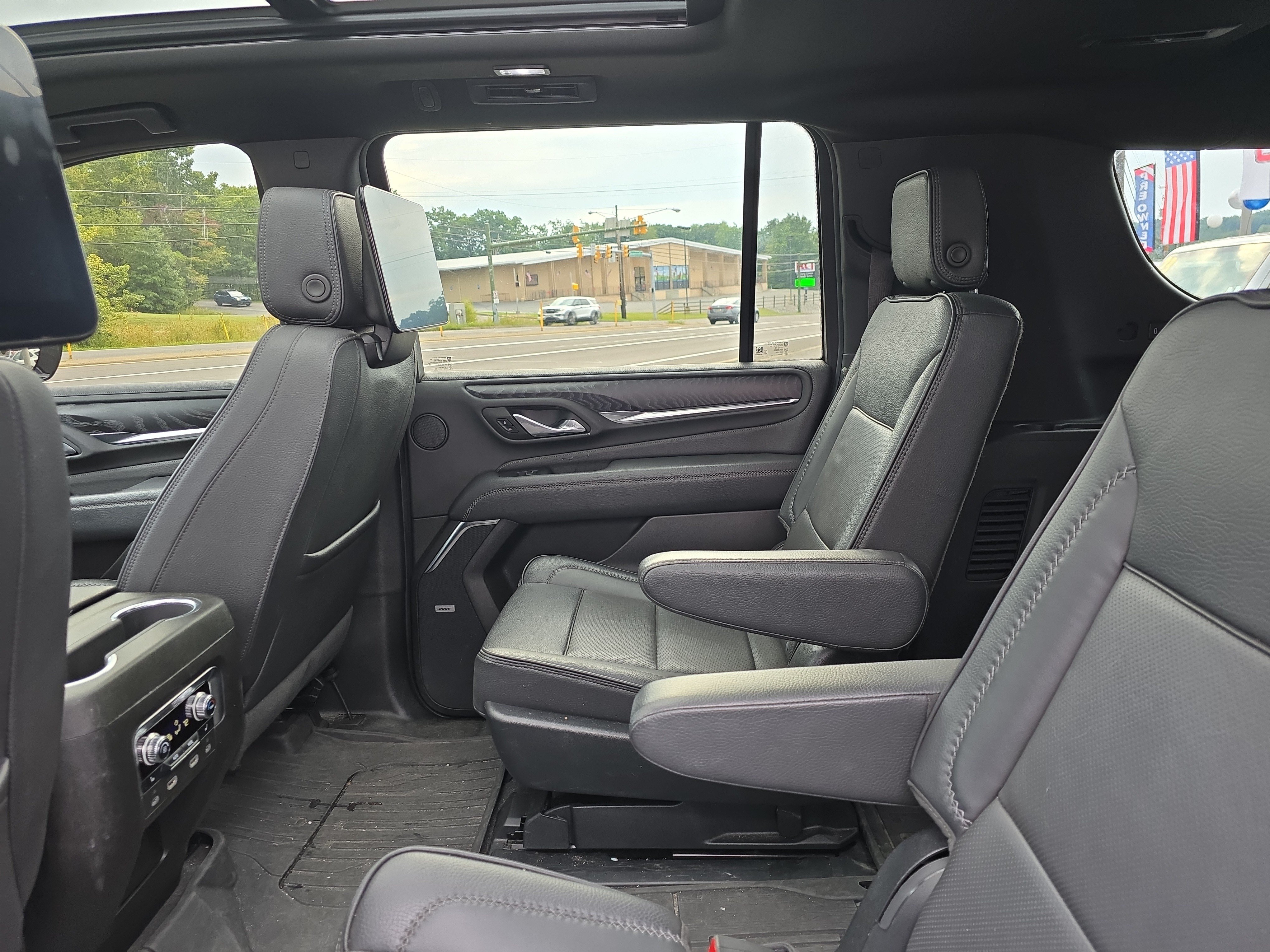 Used 2023 GMC Yukon XL Denali w/ Denali Reserve Package AWD/4WD image 15