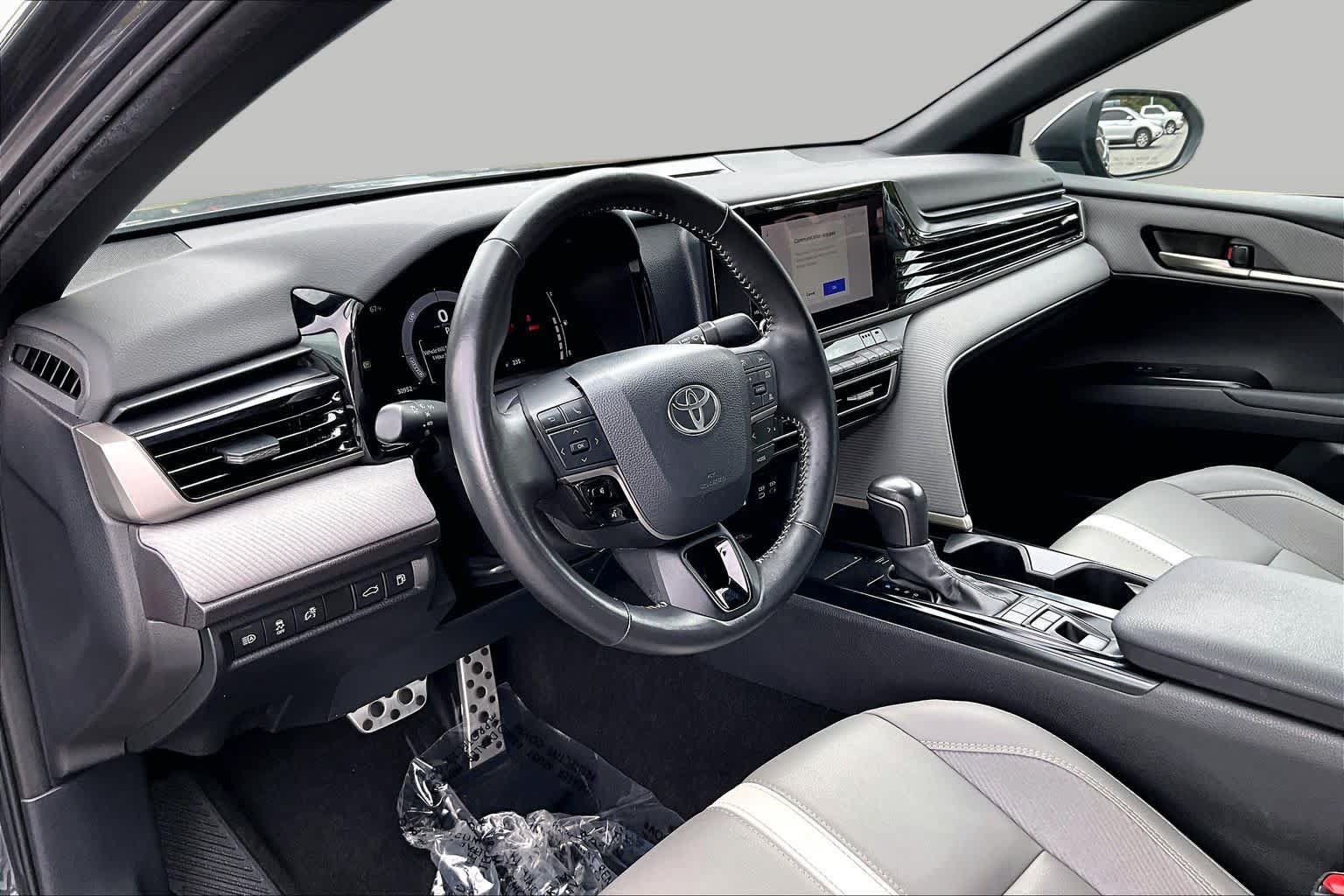 Used 2025 Toyota Camry SE w/ Convenience Package AWD/4WD image 18