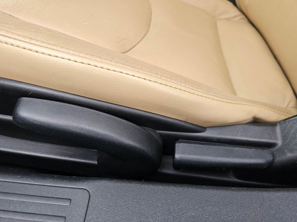 Used 2010 MAZDA MX-5 Miata Grand Touring w/ Premium Pkg image 19