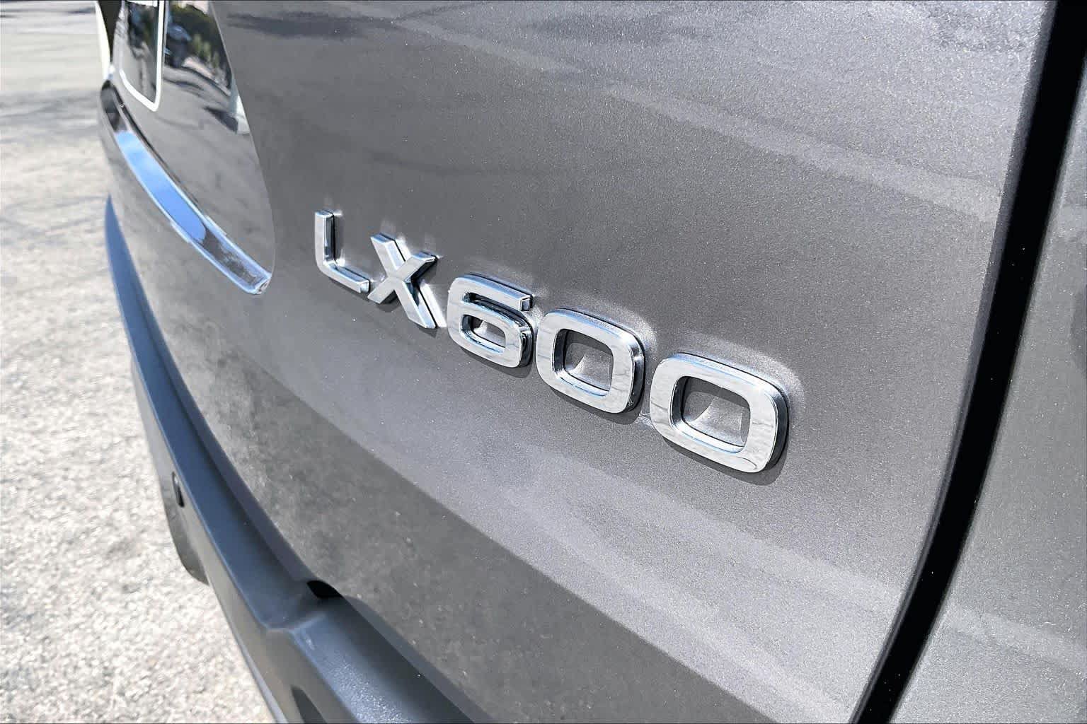 Used 2024 Lexus LX 600 4WD w/ Appearance Package image 9