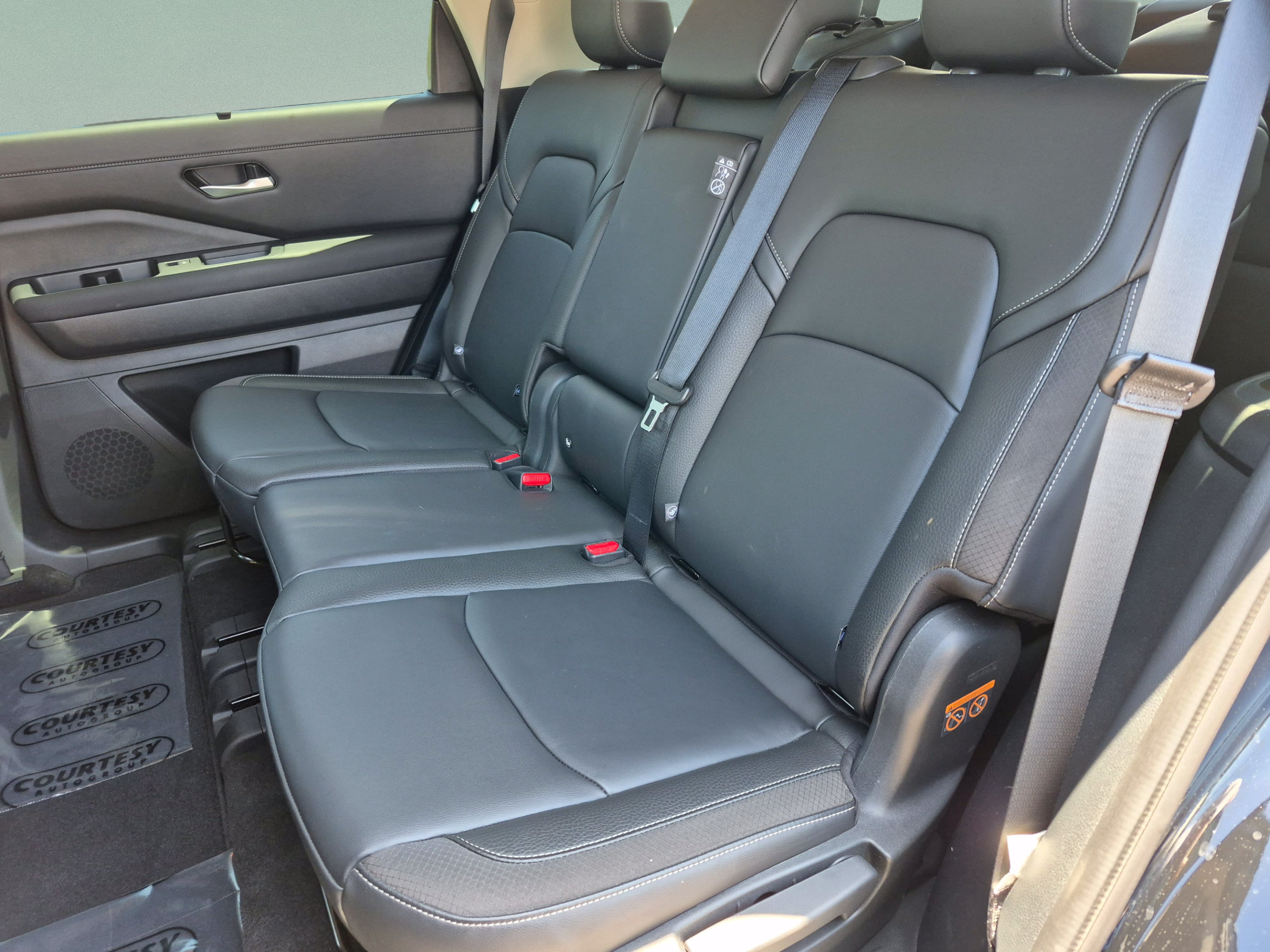 Certified 2025 Nissan Pathfinder SL FWD image 19