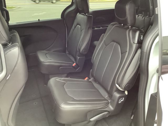 New 2026 Chrysler Pacifica Select image 10