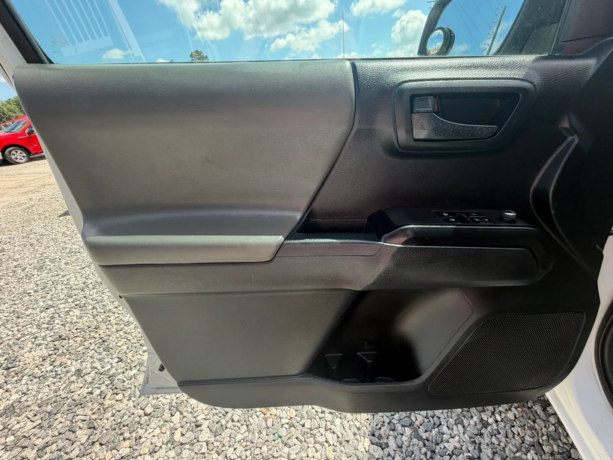 Used 2016 Toyota Tacoma SR RWD image 16