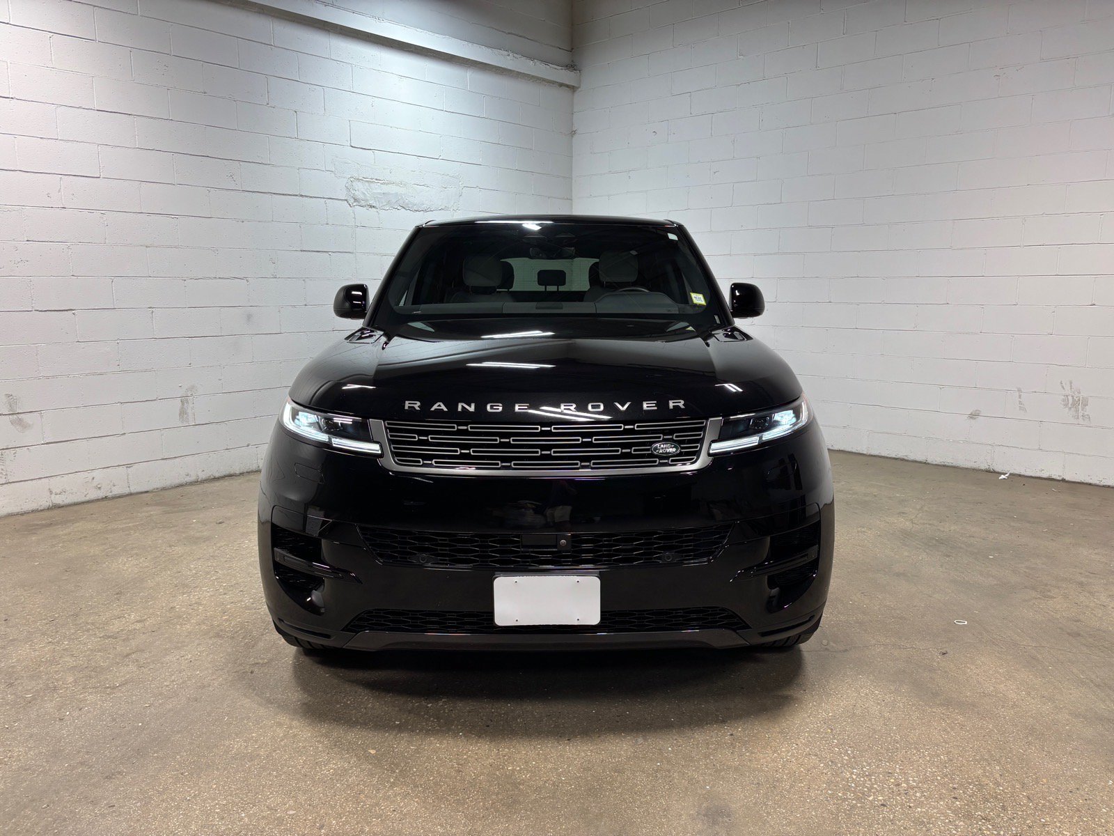 Used 2025 Land Rover Range Rover Sport AWD/4WD image 3