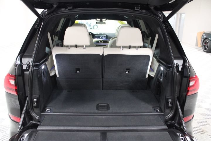 Used 2021 BMW X7 M50i w/ Dynamic Handling Package AWD/4WD image 15