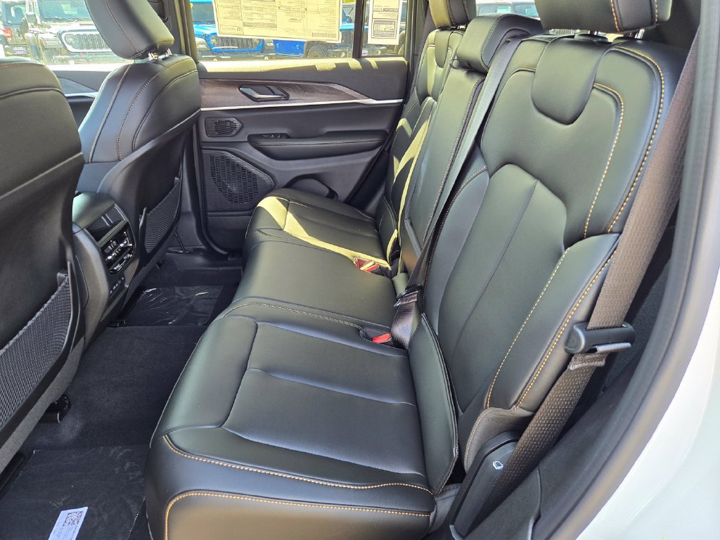 New 2026 Jeep Grand Cherokee Limited AWD/4WD image 4