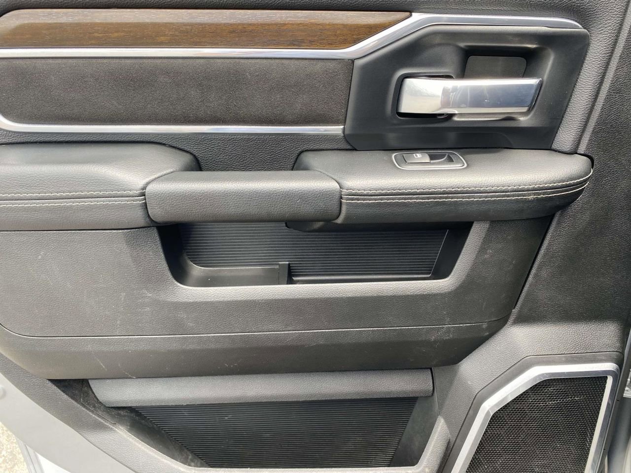 Used 2024 RAM 2500 Laramie image 12