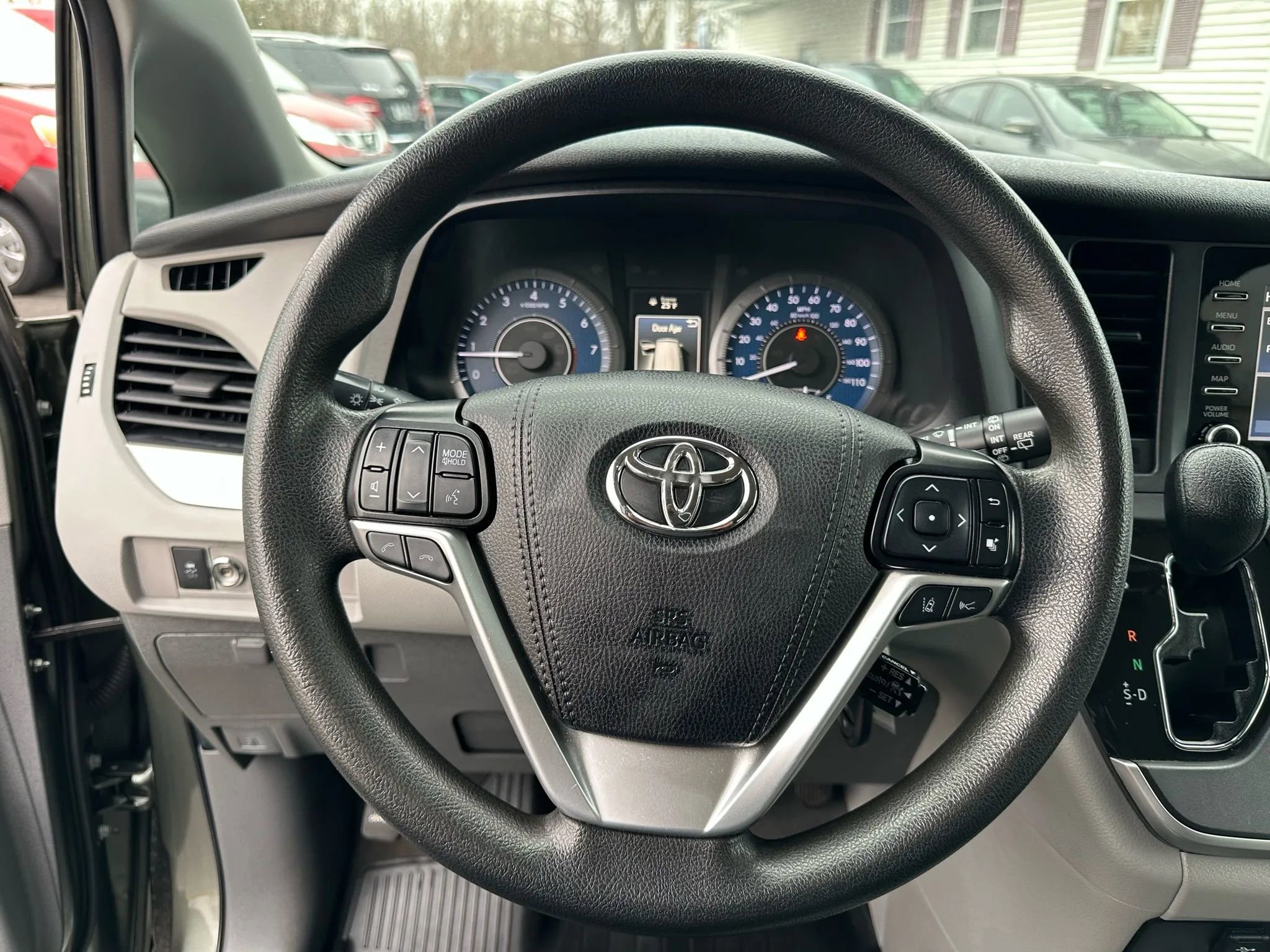 Used 2020 Toyota Sienna L image 23