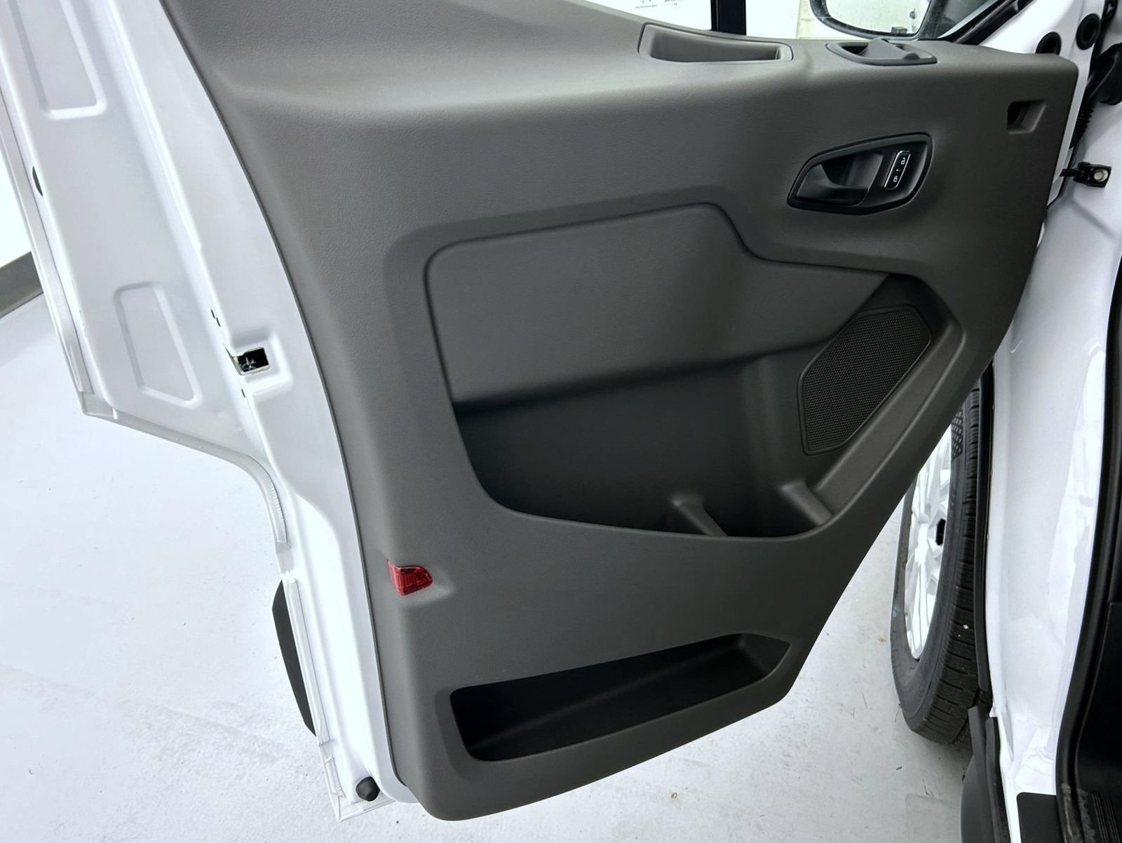 New 2027 Ford Transit 250 148 Medium Roof w/ Load Area Protection Package RWD image 9