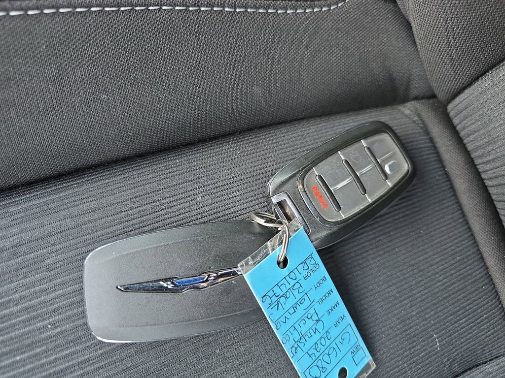 Used 2024 Chrysler Pacifica Touring FWD image 39