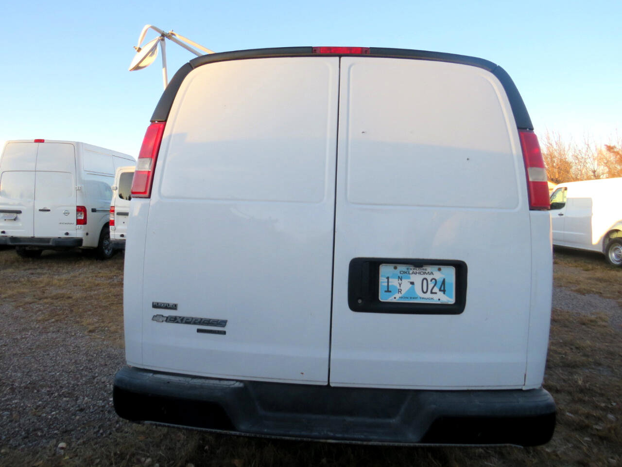 Used 2011 Chevrolet Express 2500 image 26