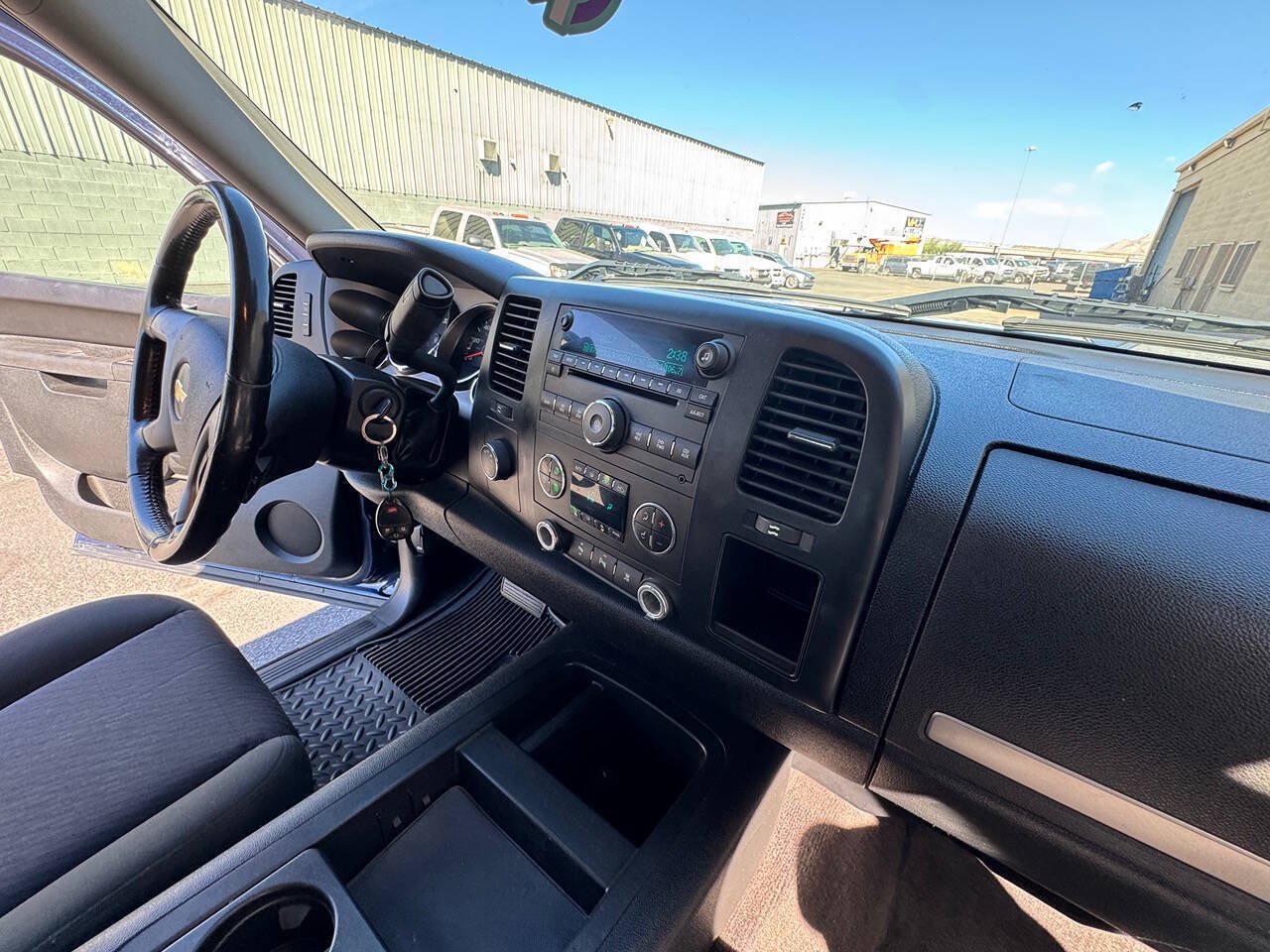 Used 2010 Chevrolet Silverado 2500 LT w/ Interior Plus Package AWD/4WD image 31