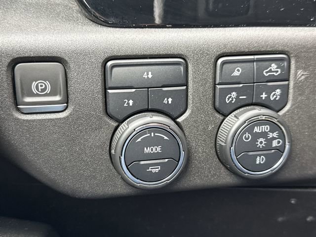 Used 2024 Chevrolet Silverado 2500 LT AWD/4WD image 17