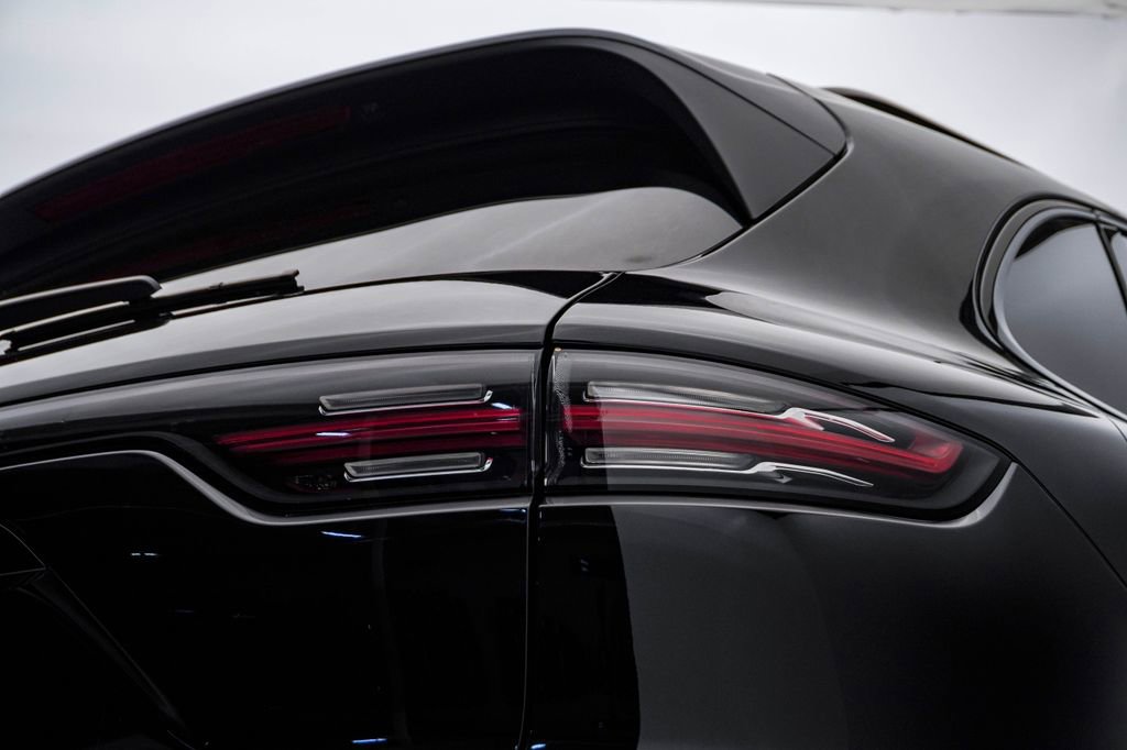 Certified 2023 Porsche Cayenne Platinum Edition image 13