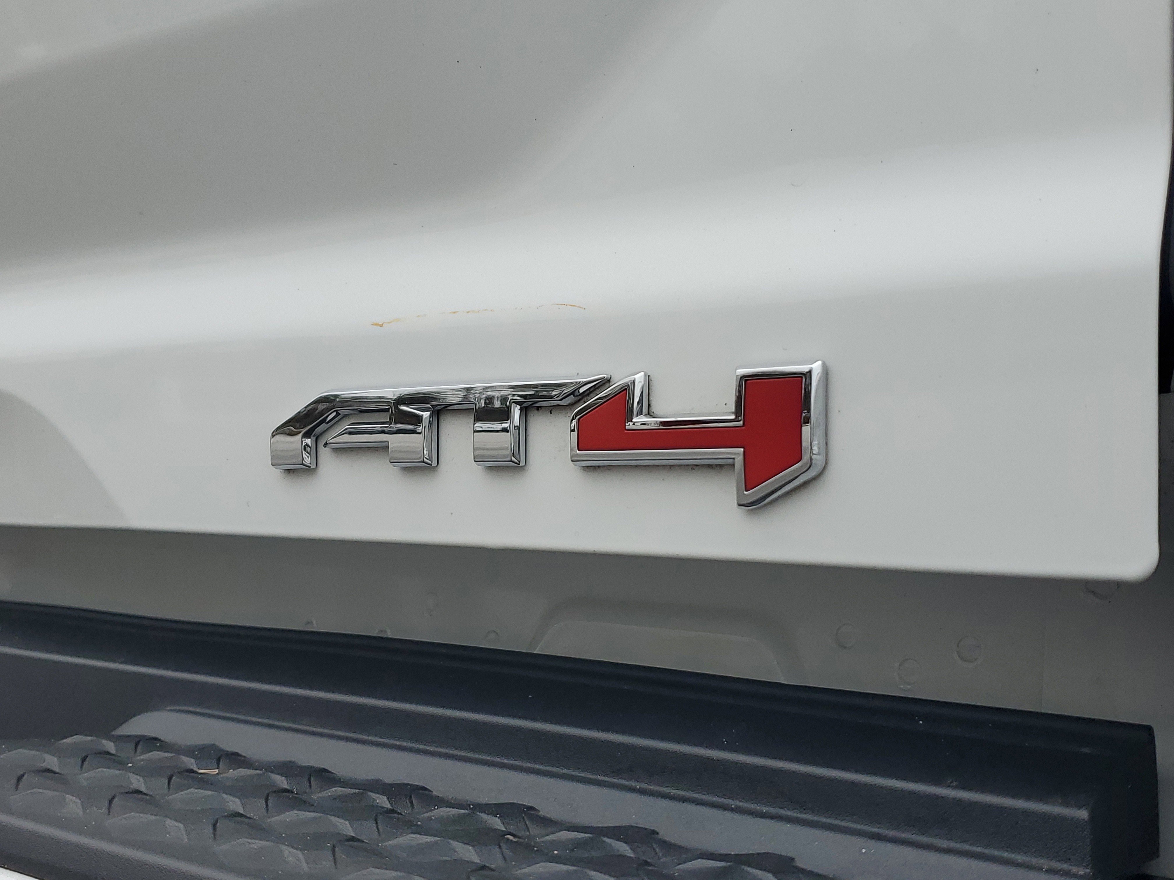 Used 2024 GMC Canyon AT4 image 7