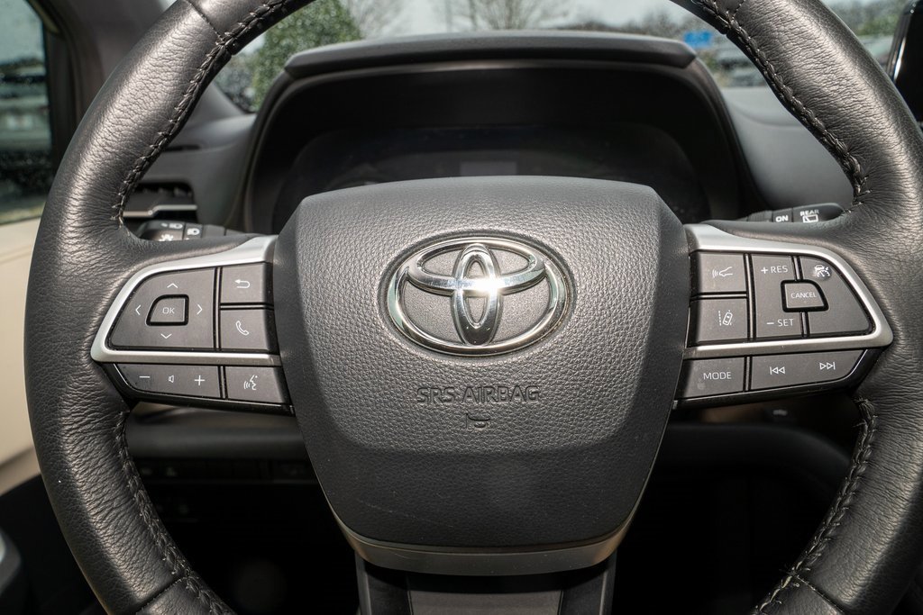 Used 2021 Toyota Sienna XLE image 21