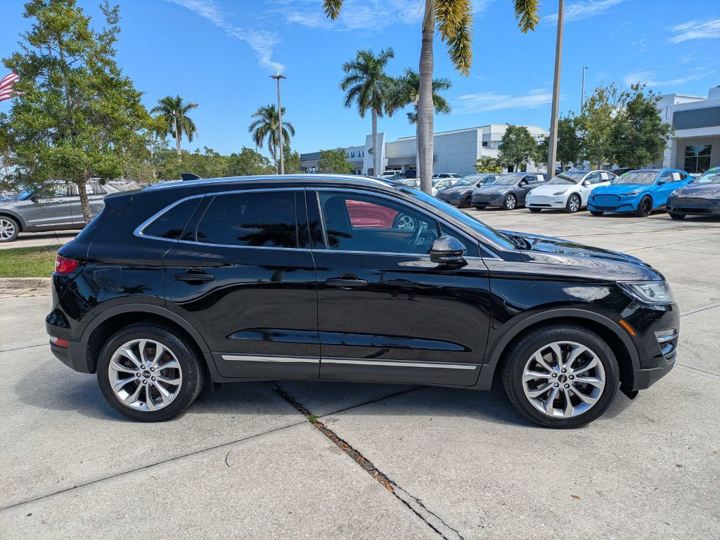 Used 2018 Lincoln MKC Select w/ Select Plus Package FWD image 3