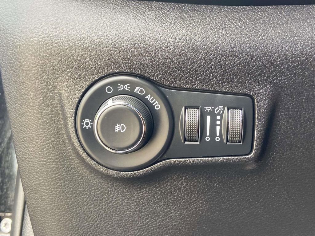 Used 2022 Jeep Compass Trailhawk w/ Sun and Sound Group image 21